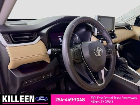Used 2021 Toyota RAV4 Limited image 10