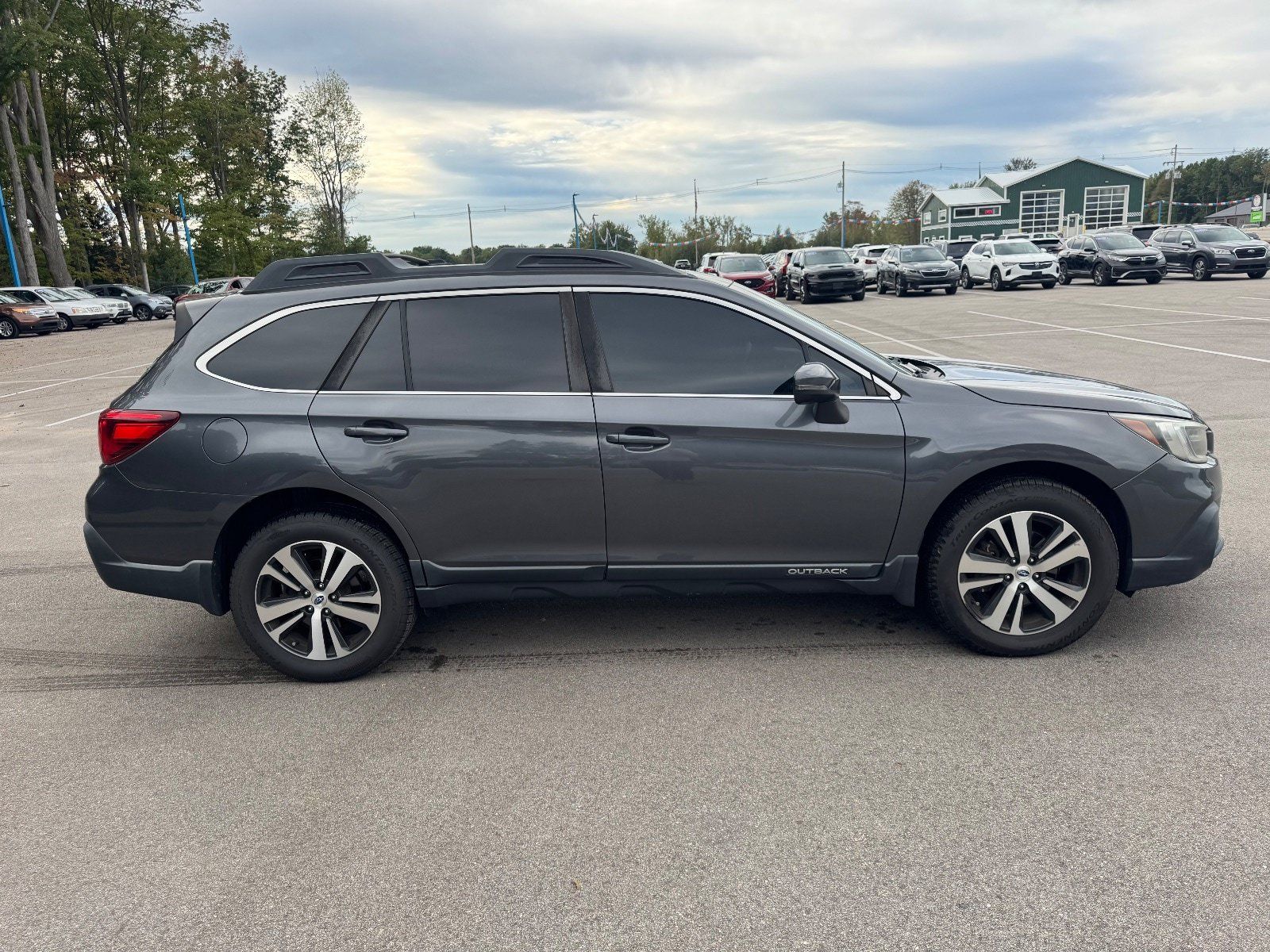 Used 2019 Subaru Outback 3.6R Limited w/ Popular Package #2 AWD/4WD image 5