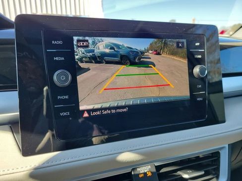 New 2026 Volkswagen Taos SE FWD image 28