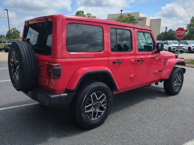 Used 2026 Jeep Wrangler Unlimited Sahara AWD/4WD image 4