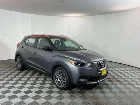 Used 2020 Nissan Kicks SR w/ SR Premium Package image 3