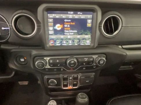 Used 2023 Jeep Wrangler Unlimited Sahara w/ Cold Weather Group AWD/4WD image 29
