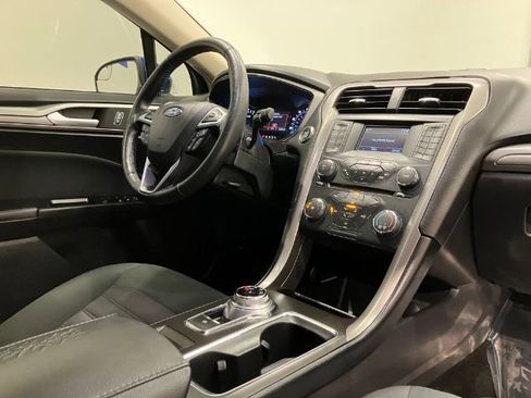 Used 2017 Ford Fusion SE FWD image 31