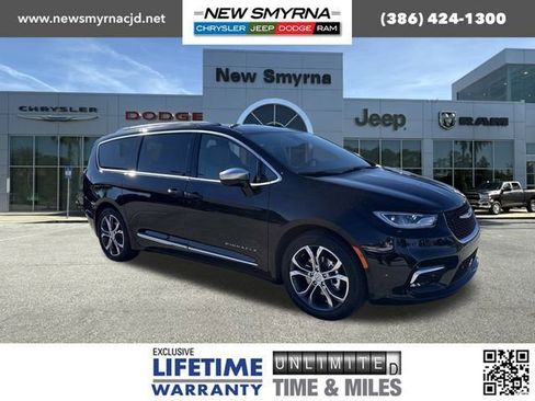 New 2026 Chrysler Pacifica Pinnacle image 1