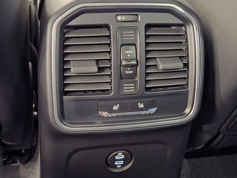 Certified 2025 Porsche Macan AWD/4WD image 12