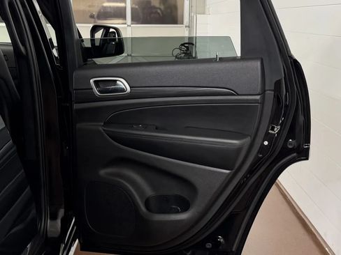 Used 2019 Jeep Grand Cherokee Altitude AWD/4WD image 35