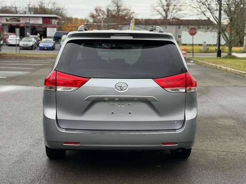 Used 2014 Toyota Sienna LE image 6