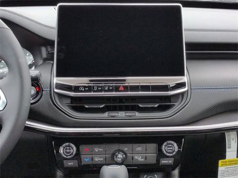 New 2026 Jeep Compass Latitude image 17