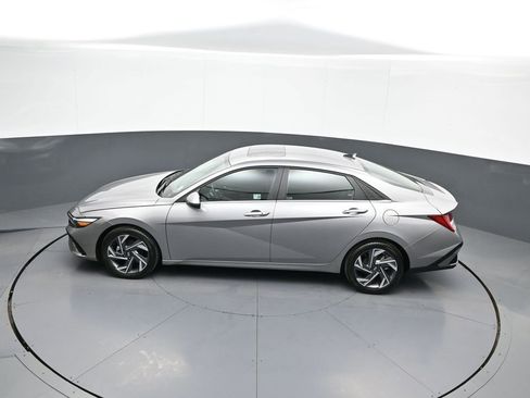 Certified 2025 Hyundai Elantra SEL image 40