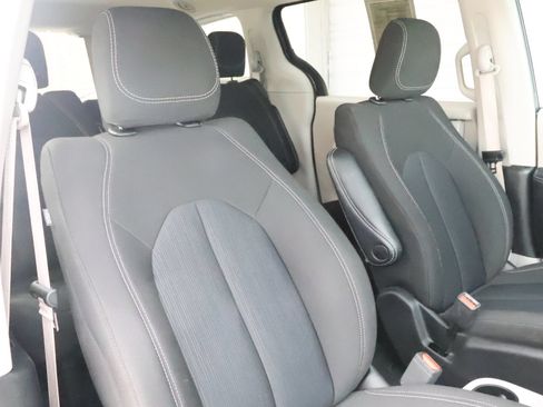 Used 2023 Chrysler Voyager LX FWD image 52