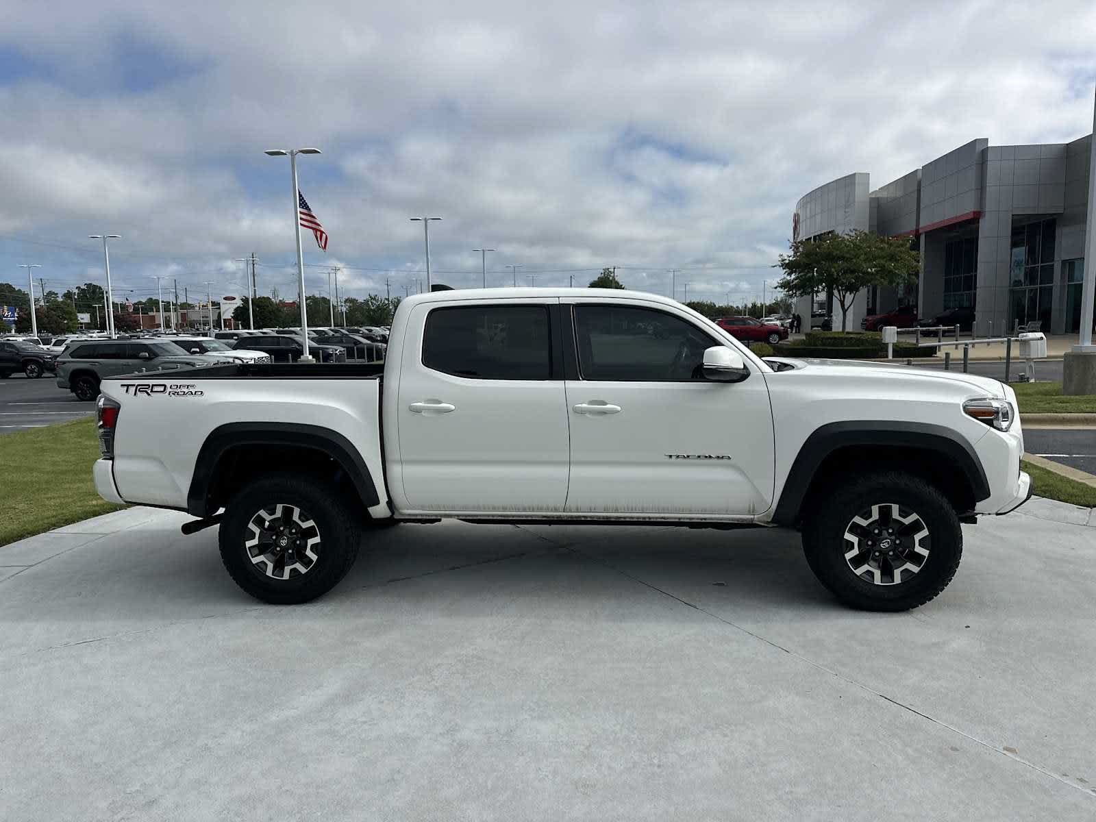 Used 2022 Toyota Tacoma TRD Off-Road w/ Technology Package RWD image 11