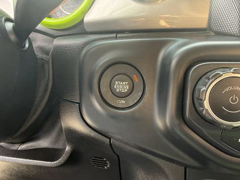 Used 2019 Jeep Wrangler Unlimited Sahara AWD/4WD image 18