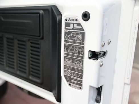 Used 2024 Jeep Wrangler High Altitude image 40