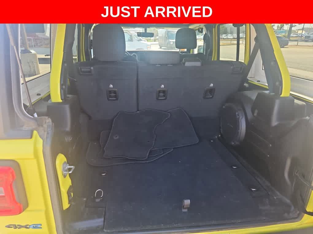 Used 2022 Jeep Wrangler Unlimited Rubicon 4xe w/ Cold Weather Group AWD/4WD image 8