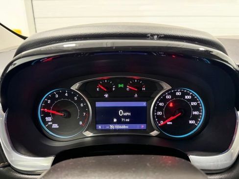 Used 2021 Chevrolet Traverse LT image 19