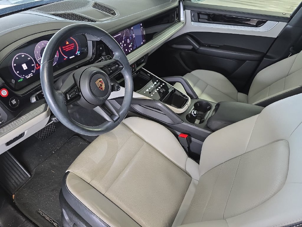 Certified 2024 Porsche Cayenne AWD/4WD image 4