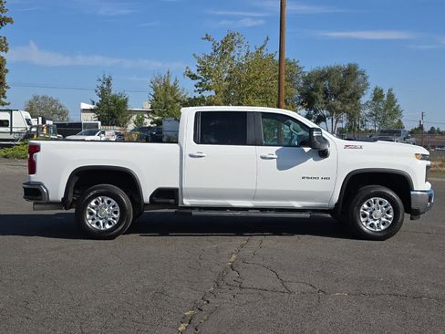 Used 2024 Chevrolet Silverado 2500 LT image 8