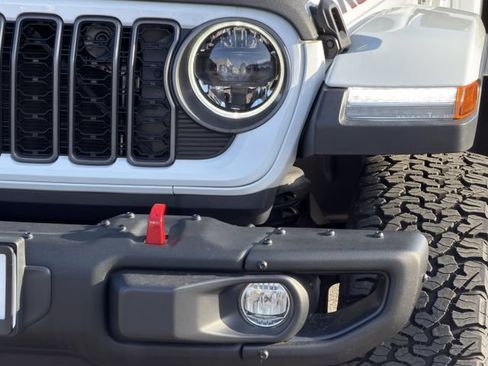 Used 2024 Jeep Wrangler Unlimited Rubicon AWD/4WD image 10