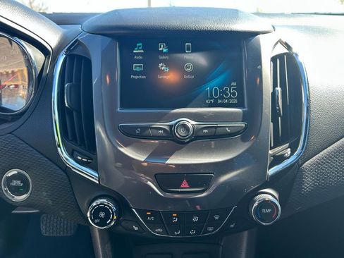 Used 2018 Chevrolet Cruze LT w/ Convenience Package image 21