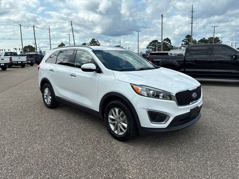 Used 2017 Kia Sorento FWD w/ LX Convenience Package image 3