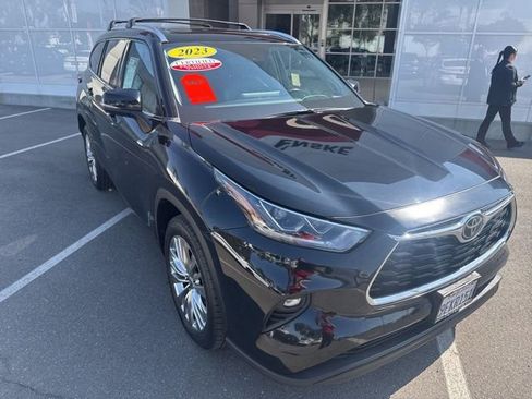 Used 2023 Toyota Highlander Limited FWD image 5