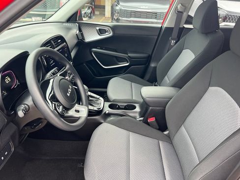 Certified 2023 Kia Soul S FWD image 4