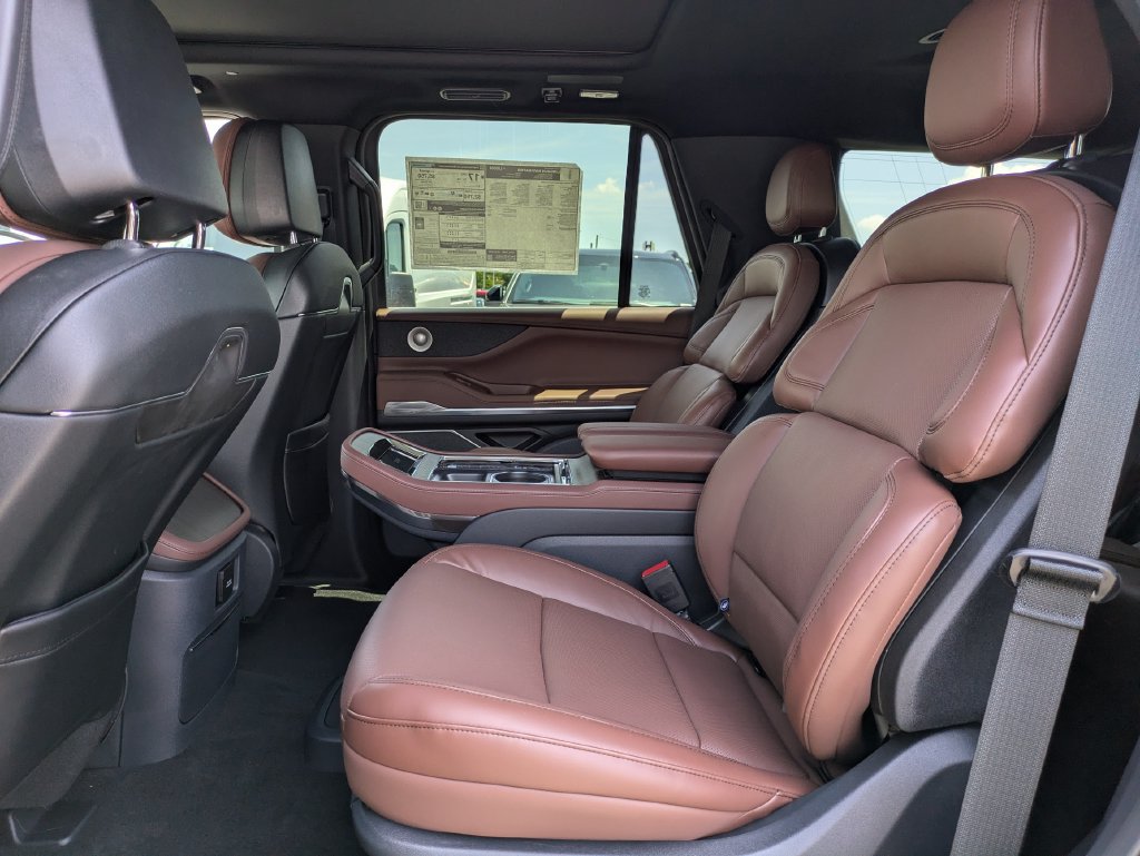 New 2027 Lincoln Navigator Reserve AWD/4WD image 15