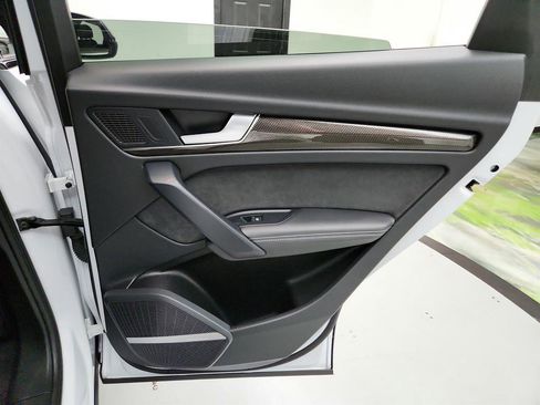 Used 2023 Audi SQ5 Prestige image 32