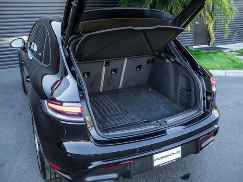Certified 2022 Porsche Macan image 24
