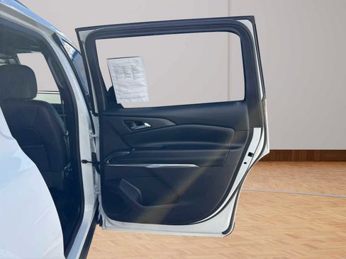 Used 2025 Chevrolet Traverse LT w/ Midnight/Sport Edition image 14