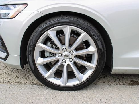 Used 2020 Volvo V60 T5 Momentum w/ Protection Package Premier image 39