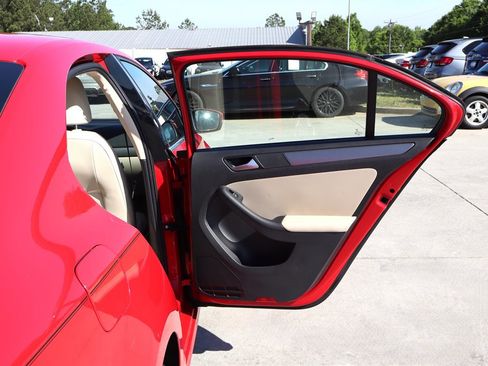 Used 2015 Volkswagen Jetta TDI SE FWD image 31