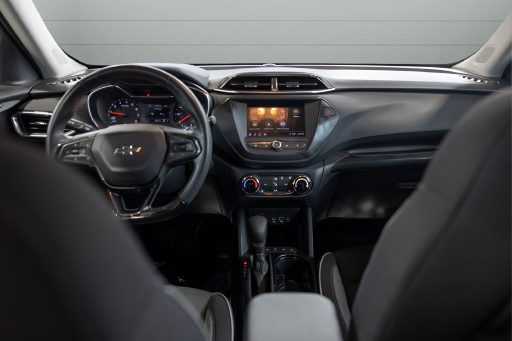 Used 2023 Chevrolet TrailBlazer LT FWD image 23