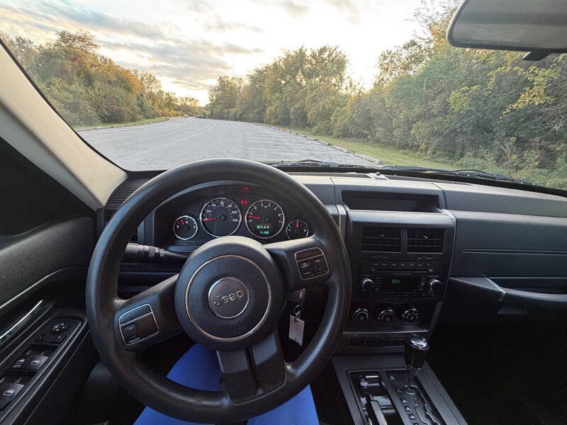 Used 2012 Jeep Liberty Sport AWD/4WD image 12
