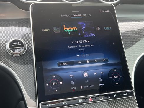 Used 2025 Mercedes-Benz GLC 300 4MATIC image 24