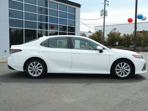 Used 2024 Toyota Camry LE image 4