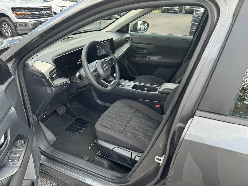 Used 2025 Nissan Kicks S FWD image 3
