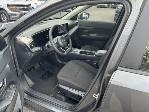 Used 2025 Nissan Kicks S FWD image 3
