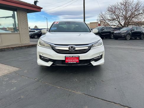 Used 2017 Honda Accord Touring image 5