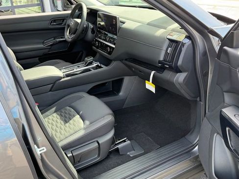 New 2026 Nissan Pathfinder SV image 25