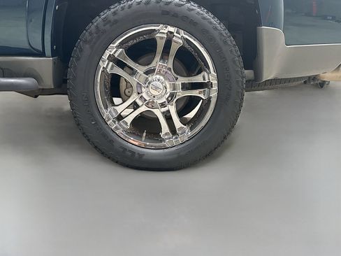 Used 2005 Chevrolet Tahoe Z71 w/ Preferred Equipment Group AWD/4WD image 34