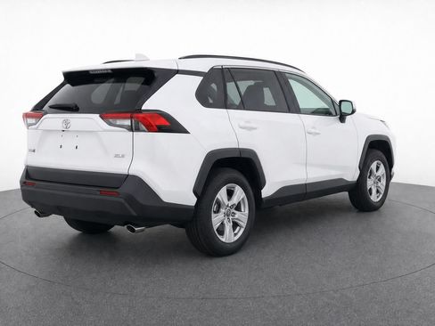 Used 2021 Toyota RAV4 XLE FWD image 6