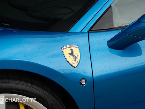 Used 2021 Ferrari F8 Tributo image 9