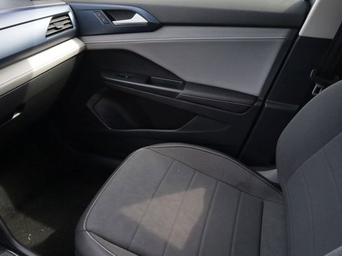 Used 2024 Volkswagen Taos SE image 12