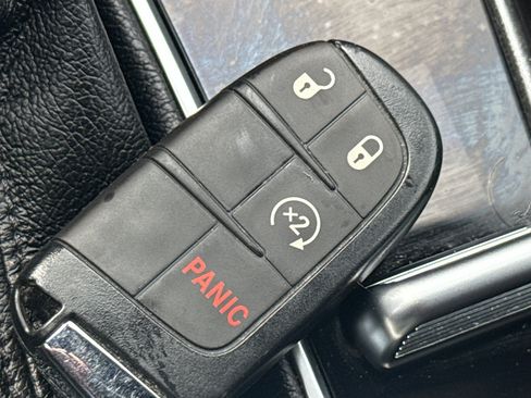 Used 2025 Jeep Compass Latitude AWD/4WD image 37