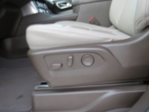 Used 2024 Chevrolet Tahoe LT w/ Luxury Package AWD/4WD image 16