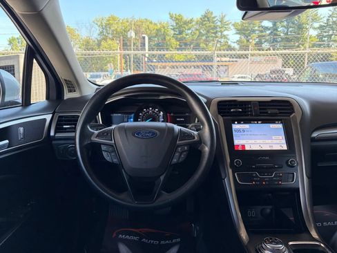 Used 2019 Ford Fusion SE FWD image 26