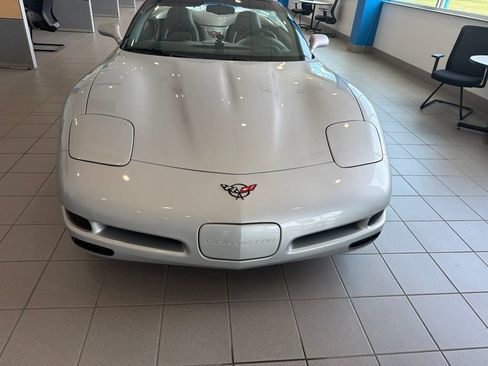 Used 2000 Chevrolet Corvette Convertible w/ Memory Pkg RWD image 3