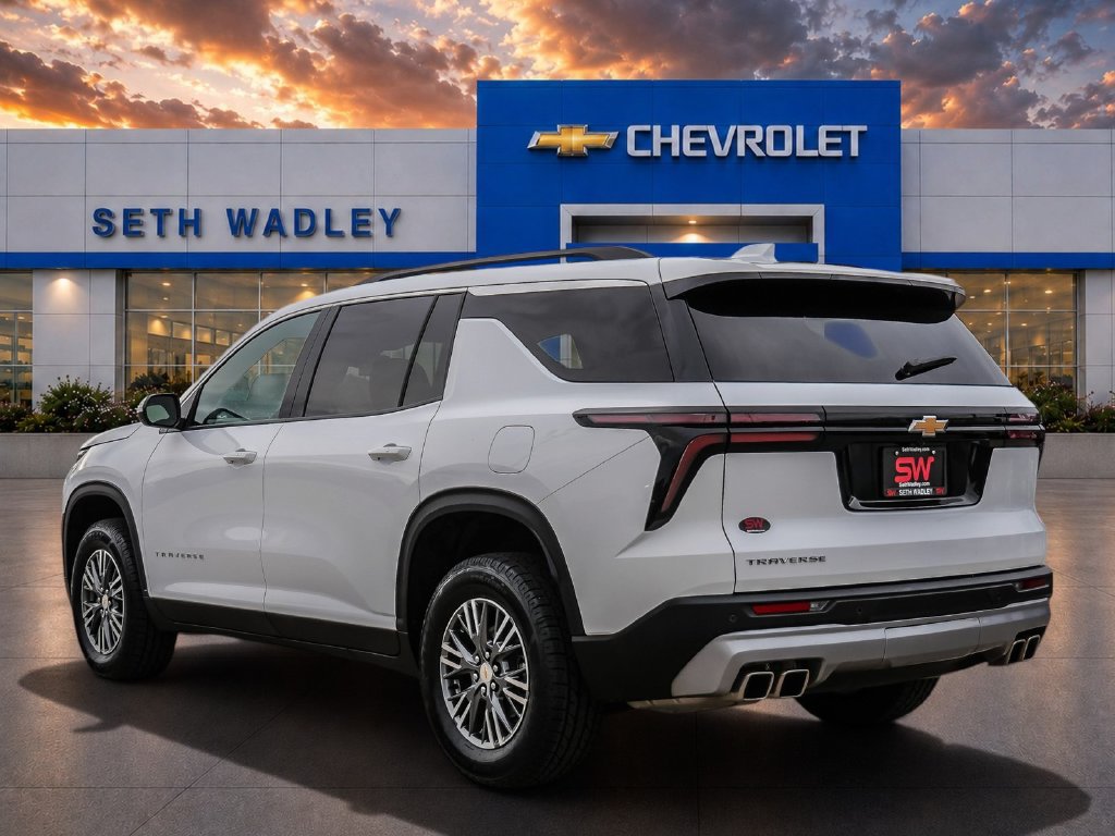 Used 2025 Chevrolet Traverse LT FWD image 5
