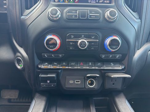 Used 2021 GMC Sierra 1500 AT4 w/ AT4 Value Package AWD/4WD image 29
